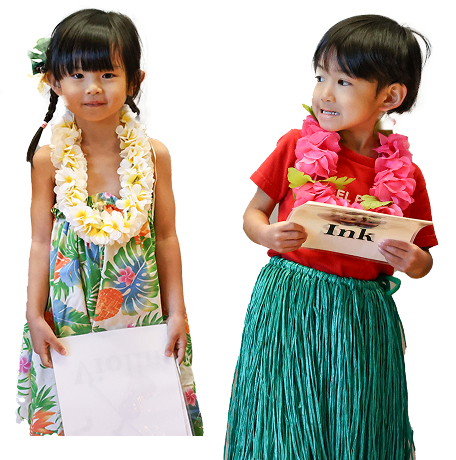 アクティビティのフラダンスの恰好をした園児たち