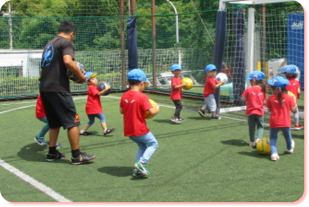 アクティビティのサッカーでの様子