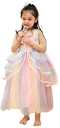 ドレスを着た園児