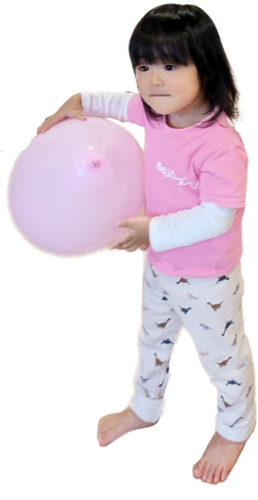 風船を持った園児