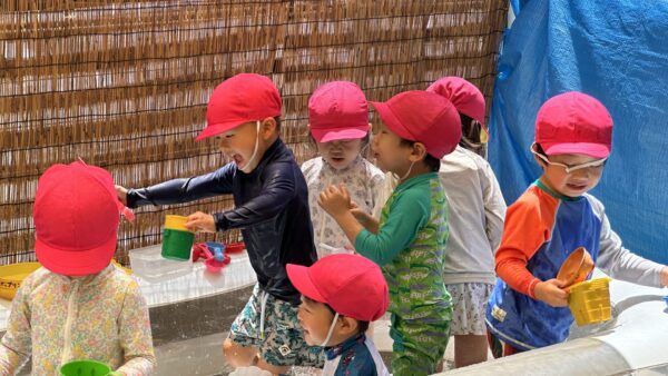 園庭で水遊び♪