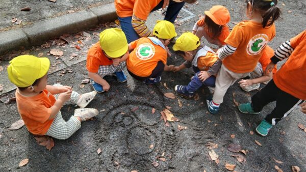 お散歩と鉄棒とSoccer